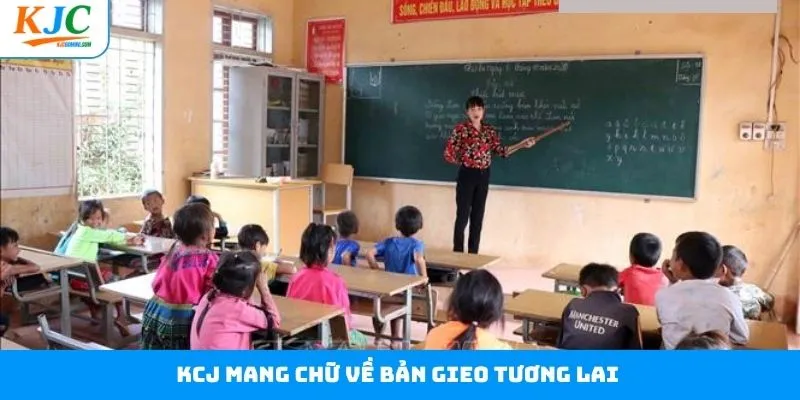 KJC mang chữ về bản với việc tặng tài liệu cần thiết 